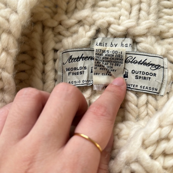 SOLD Vintage Chunky Hand Knit Authentic Gap Clothing 100% Wool Sweater - Picture 13 of 17